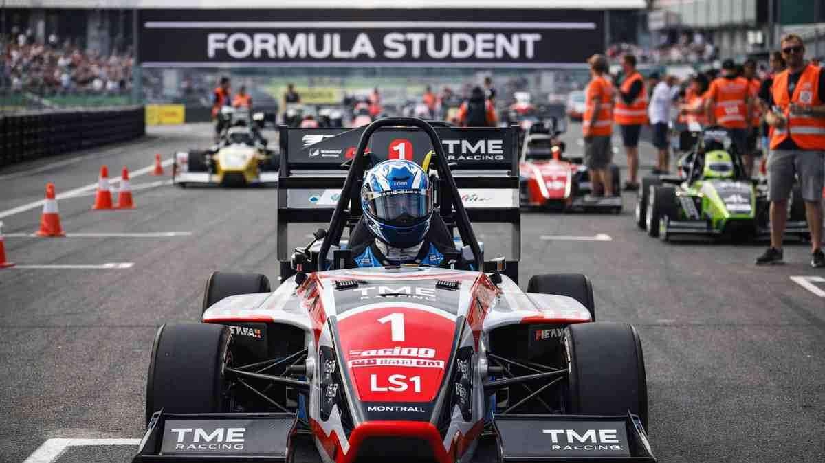 Sogni il Paddock? Ecco i requisiti reali per lavorare in un team di F1 (non serve solo Ingegneria)