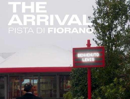 F1 | Ferrari emozionata: il video dell'ingresso di Hamilton a Fiorano