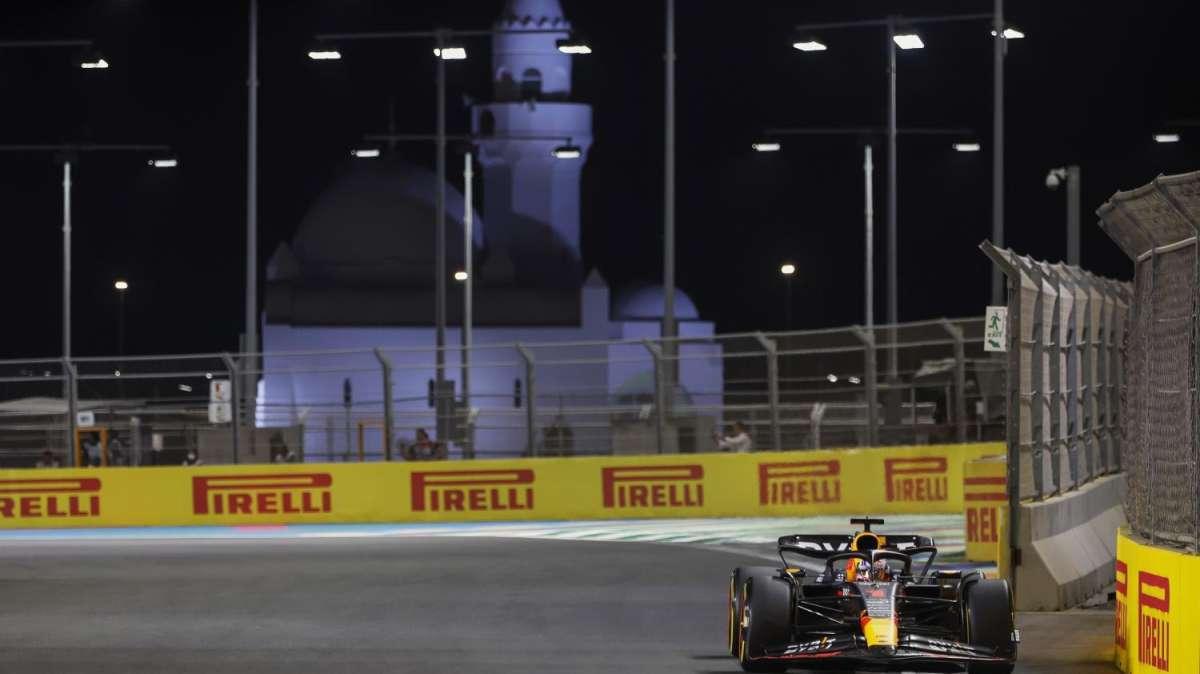 Diretta F1 | Red Bull, Verstappen sente problemi e rallenta. Spiegata la SC