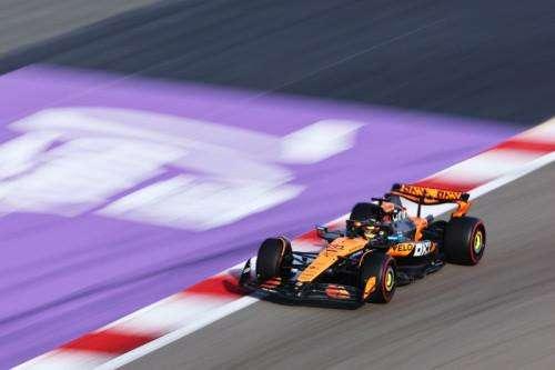F1 | Griglia di partenza Gp Bahrain: Piastri in pole. Leclerc in prima fila. Mercedes penalizzate
