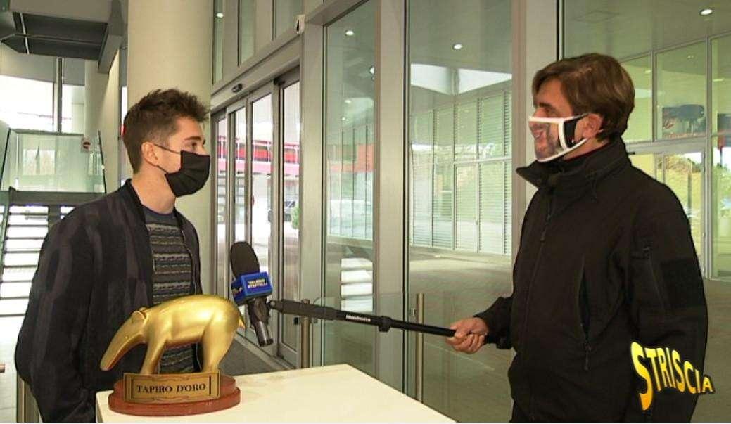F1 / Ferrari, Striscia La Notizia dà il Tapiro a Leclerc: "Errori che succedono. Hamilton? Non ci andrei in vacanza ma..."