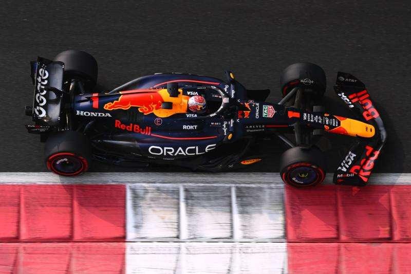 Max Verstappen, magia in qualifica e sogno iridato vivo: torna il raggae