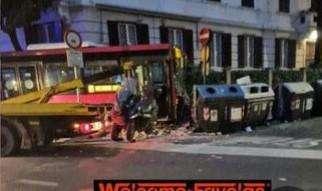 Roma | Paura a Porta Pia: bus dell'ATAC si schianta per malore del conducente