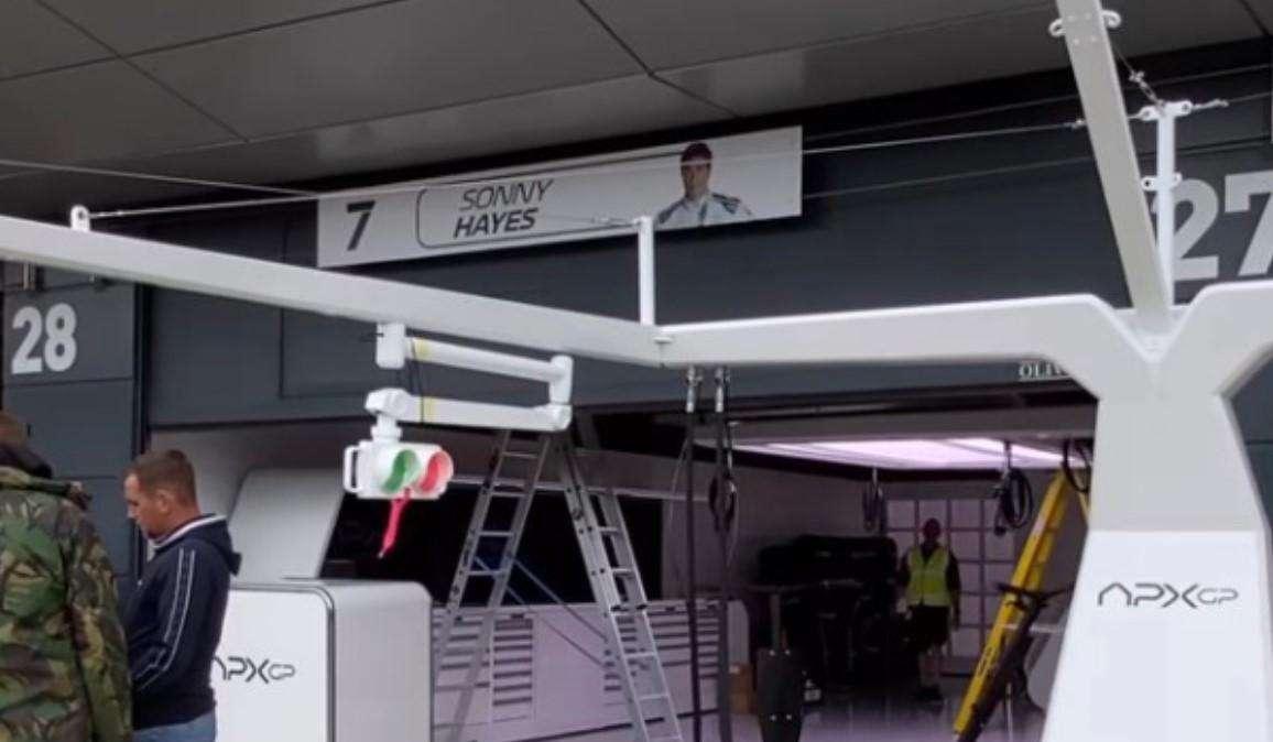 F1 | Silverstone, il box dell'11° team: Brad Pitt e l'ApexGP, la trama