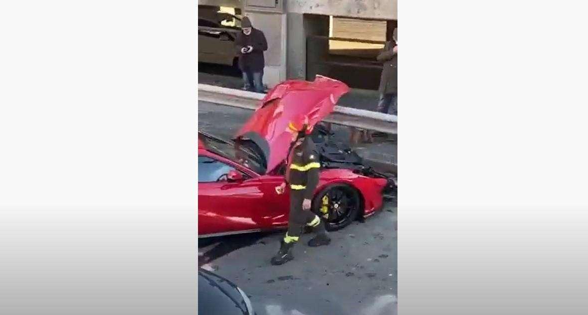 Motori e Calcio / Genoa, lava la Ferrari di Marchetti e poi si schianta