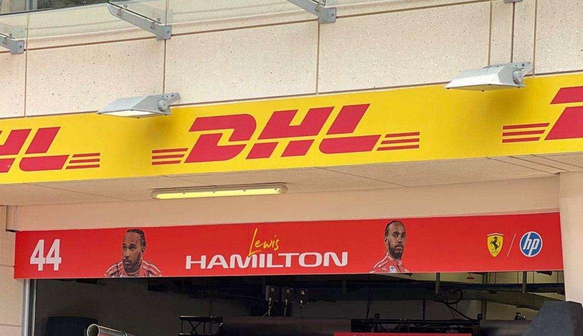 F1 | Ferrari, è tutto pronto per l'arrivo di Hamilton: le foto del box