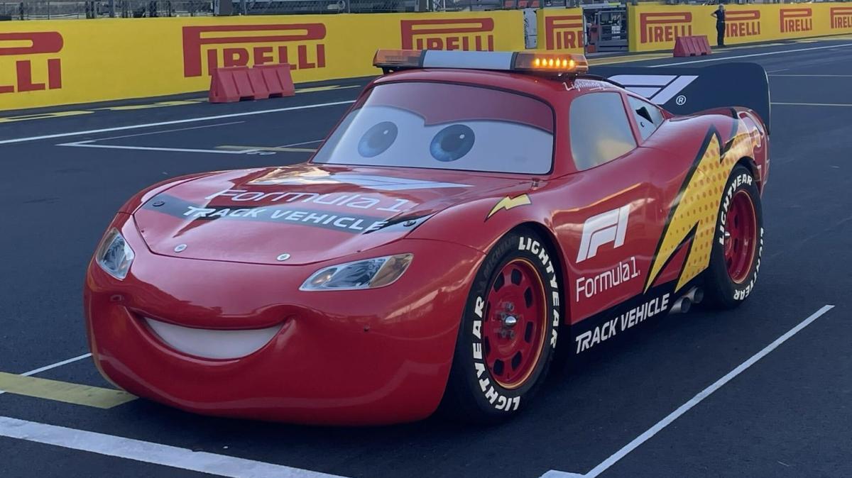 F1 | Saetta McQueen arriva a Monza: la Safety Car di Cars è al GP d’Italia