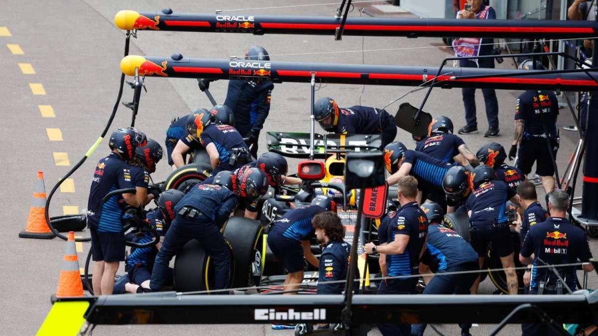 by courtesy of Pirelli