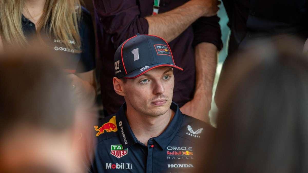Verstappen difende Hamilton, stagione Ferrari difficile in F1