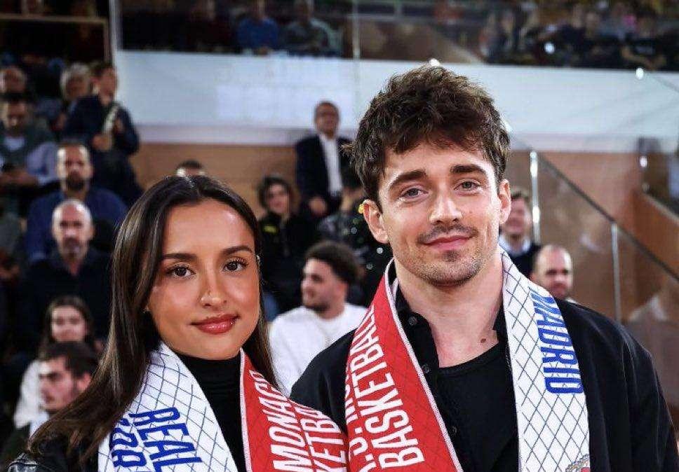 Leclerc e Alexandra, un Natale sotto canestro: a bordo campo in Eurolega