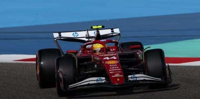 F1 | Gp Bahrain, Hamilton lancia l'allarme aderenza sulla sua Ferrari via radio