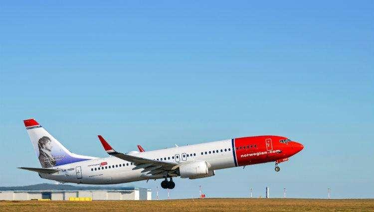 Roma, paura all'Aeroporto di Fiumicino: aereo Norwegian perde pezzi