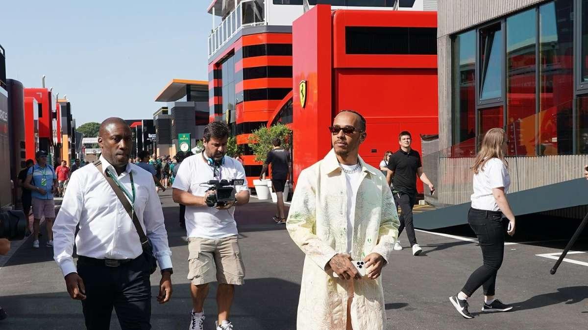 F1 | Hamilton pronto a debuttare con la Ferrari: data e aspettative 