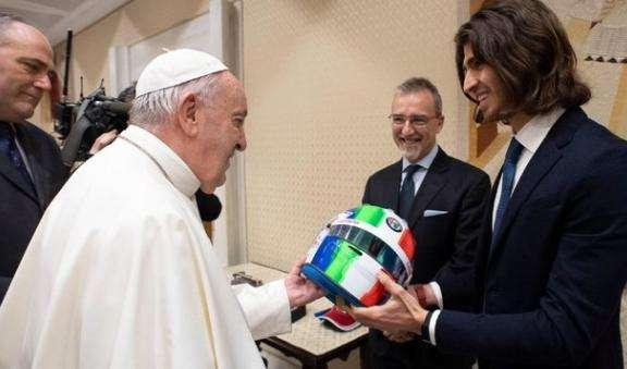 F1 | Morte Papa Francesco, quella giornata con Giovinazzi e autografo sul casco