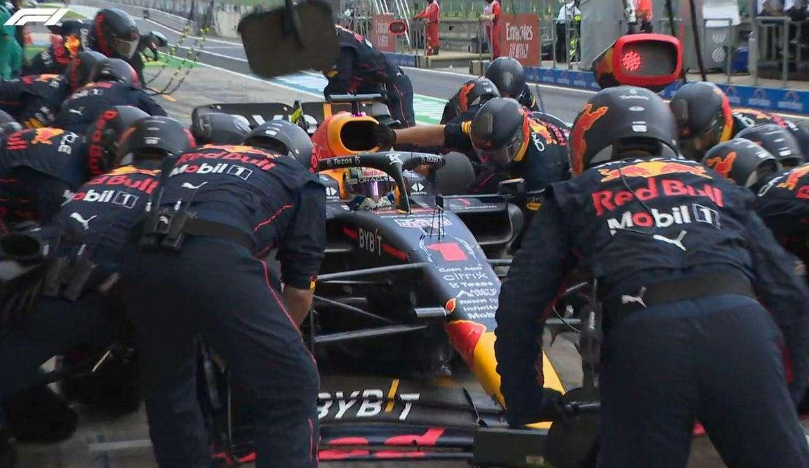 Diretta Formula 1 Austria | Red Bull, Verstappen si lamenta, Perez si ritira. Leclerc 2° a caccia
