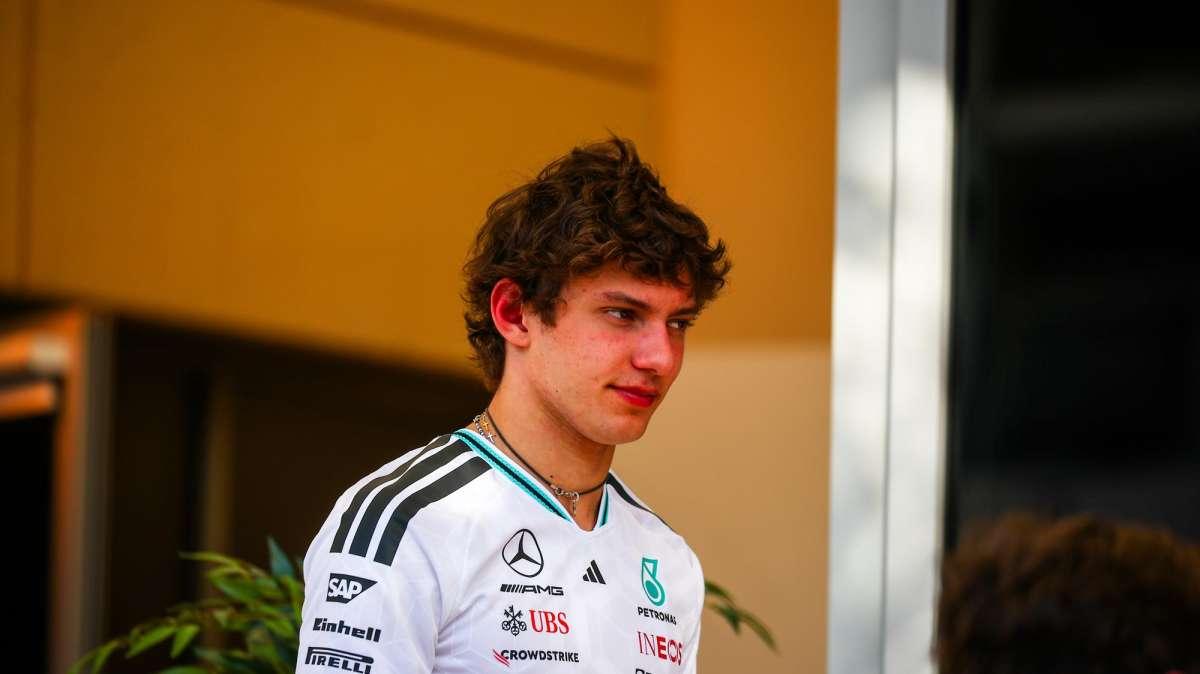 F1 | Antonelli riscrive la storia: pole in Cina e record battuto