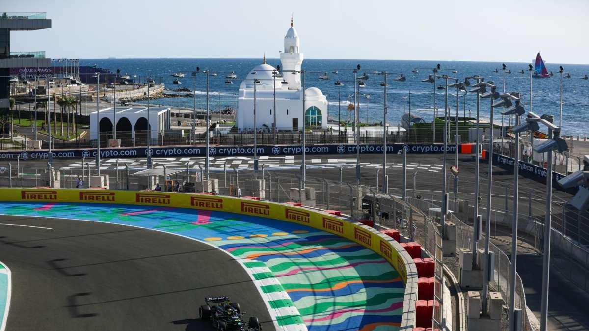F1 | Mercedes, Hamilton ammette: è in difficoltà con la W14