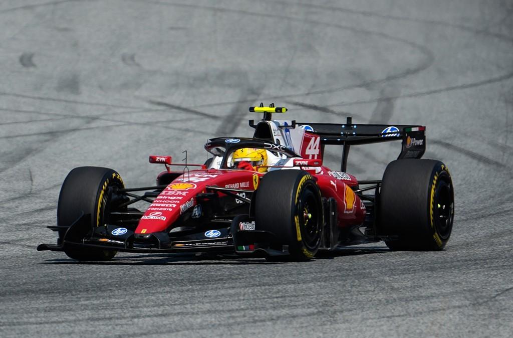 F1 |  Hamilton si infuria via radio: poi mette nel mirino Piastri