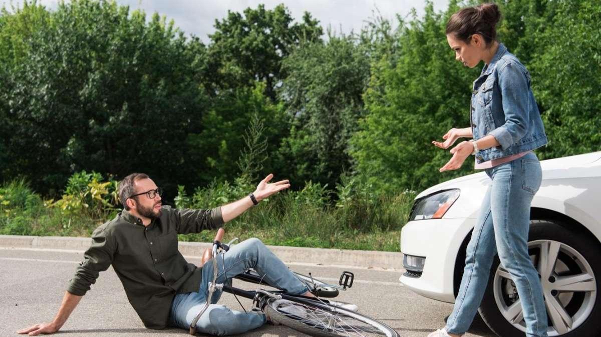 Roma | Auto attente: arriva la truffa del pedone investito. Come funziona?