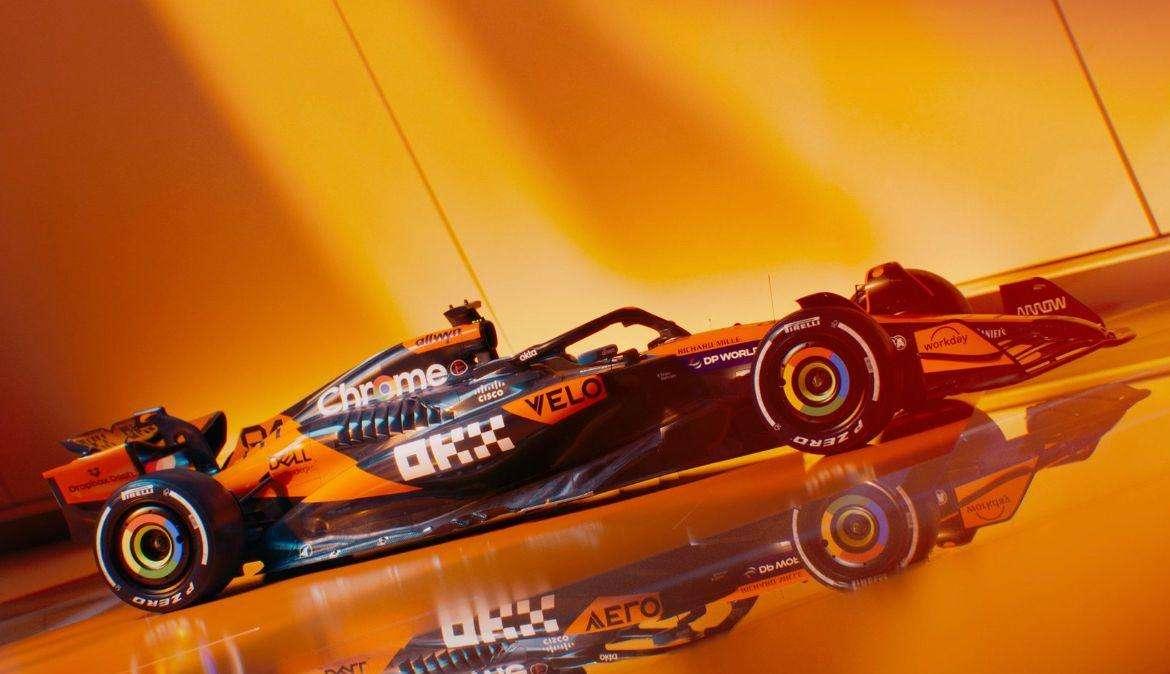 F1 | McLaren campione si fa vedere: Stella e Brown applaudono i piloti