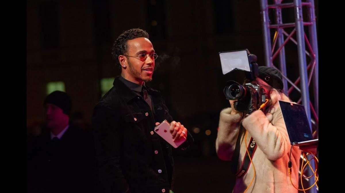 F1 / Gala Fia di Parigi, Hamilton: "Verstappen ha chiamato la Mercedes"