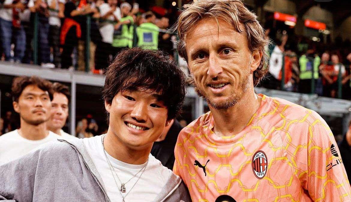 F1 | Tsunoda ospite a San Siro del Milan: la foto con Modric