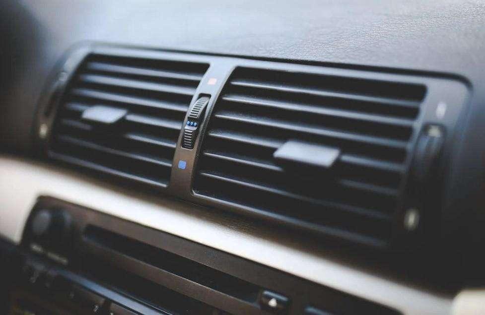 Caldo estremo | Aria condizionata in auto? Arrivano le multe