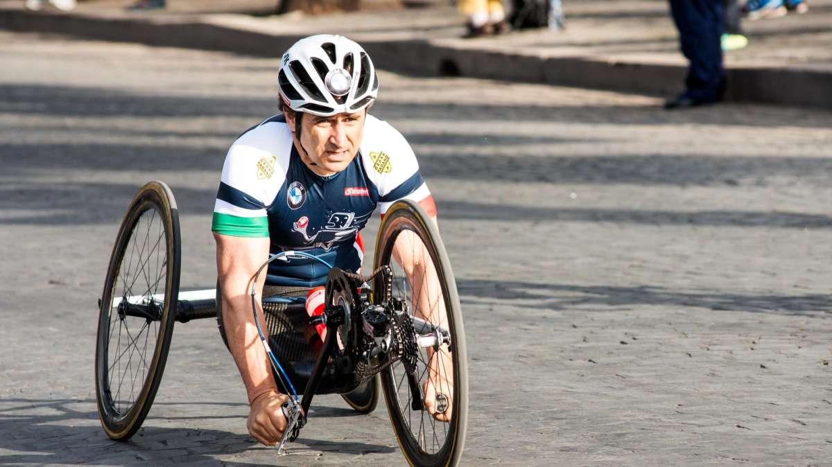 Morte Zanardi | Curiosità: Vecchioni, Guccini e quella canzone dedicata a lui
