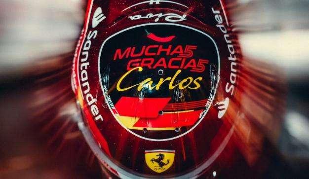 F1 | Ferrari, Leclerc omaggia Sainz con casco speciale e dedica ad Abu Dhabi