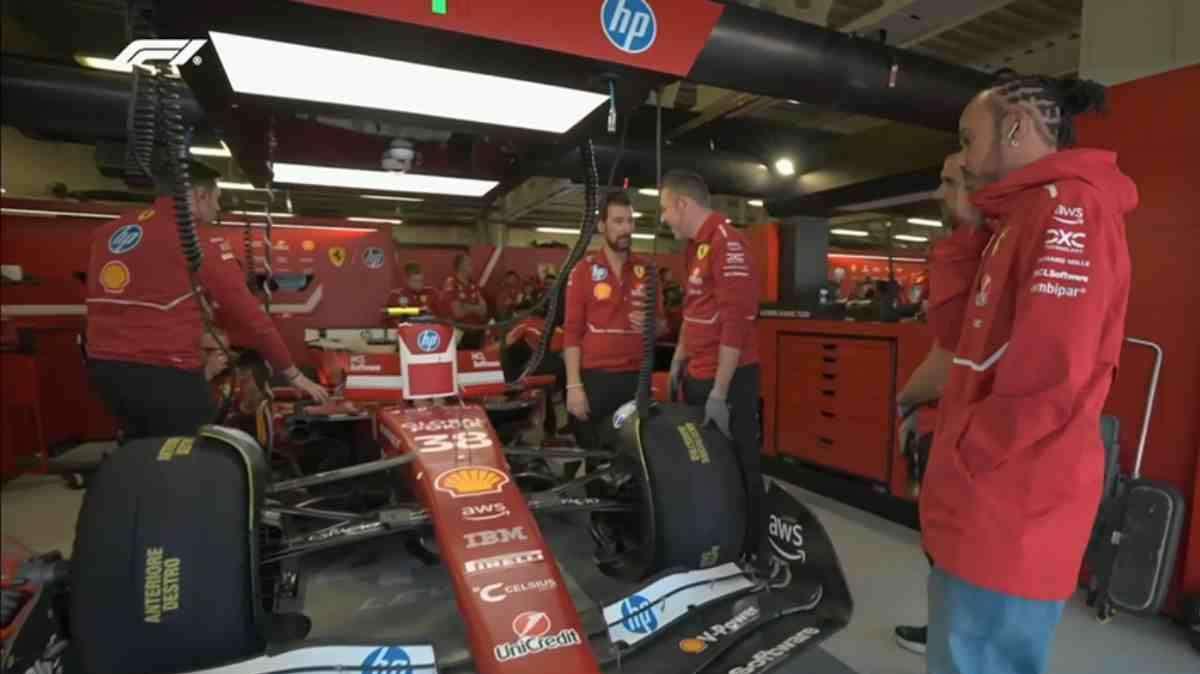 F1 Formula 1 | FP1 Messico, Hamilton nel box, Fuoco con la sua Ferrari
