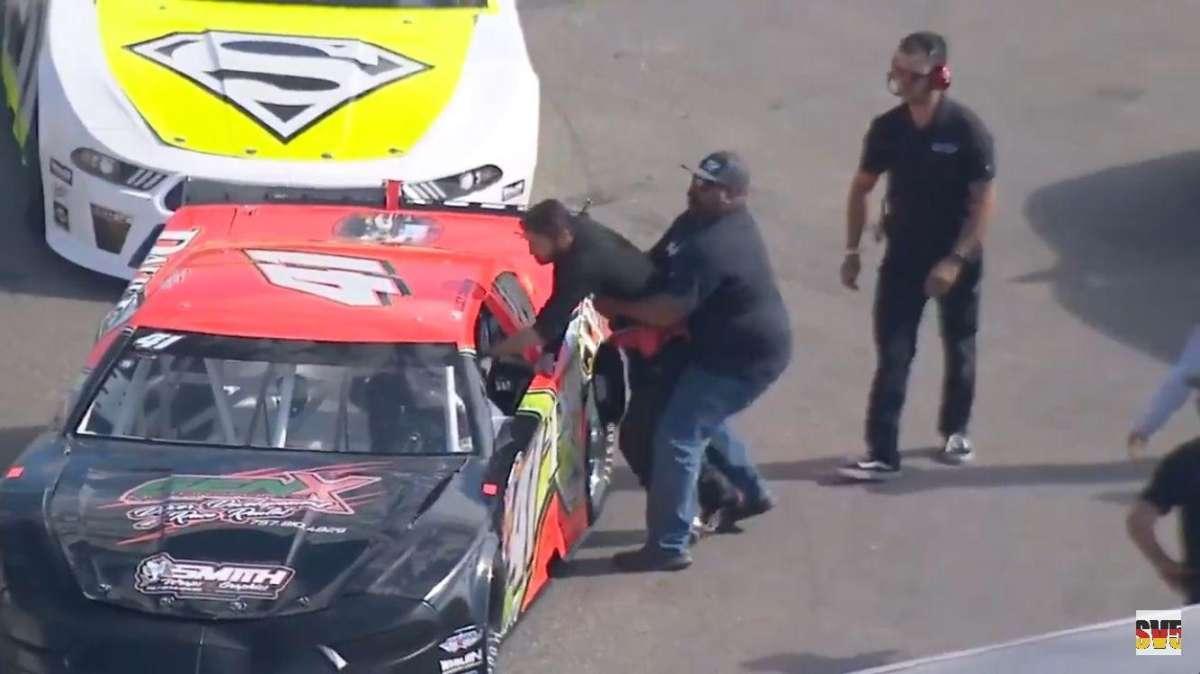Formula 1 | Follia pura in NASCAR! Aggressione in pista tra piloti