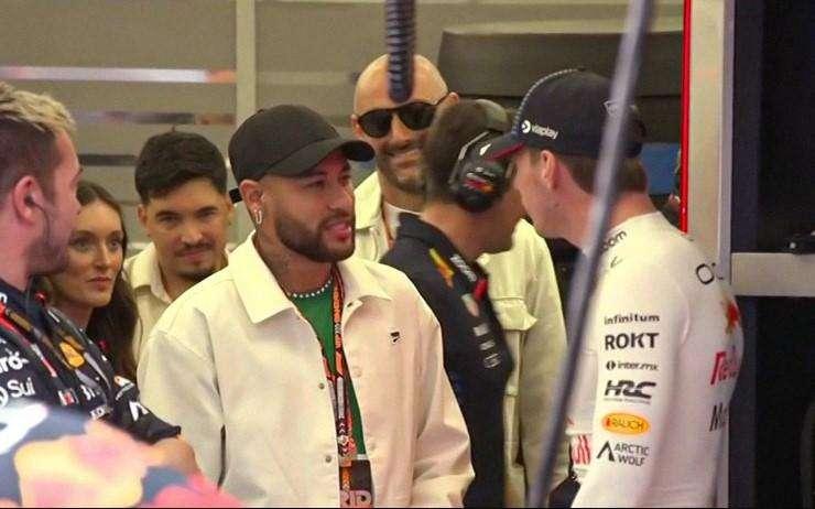 F1 | Bahrain, Neymar commenta il passaggio dell'amico Hamilton in Ferrari