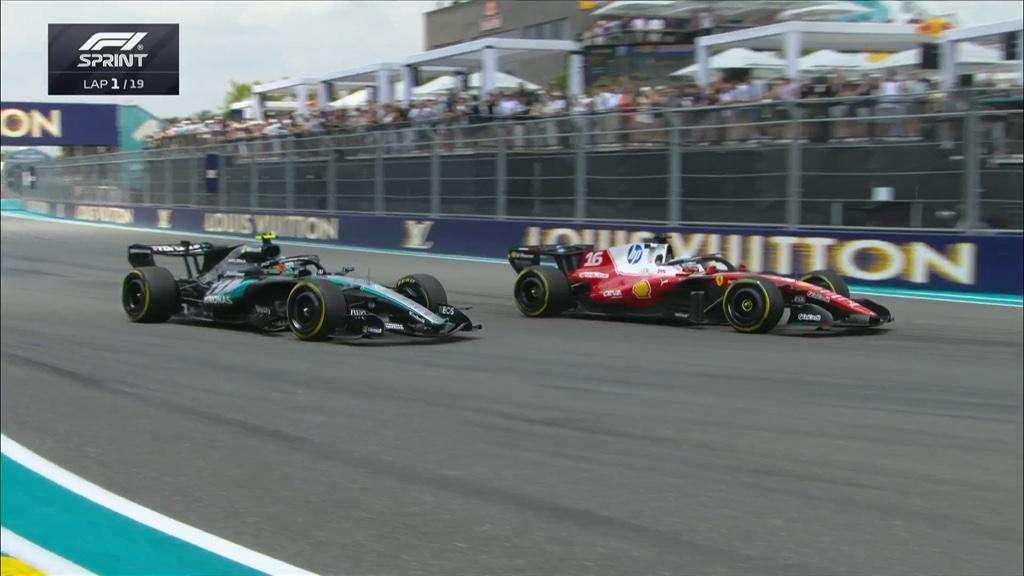 F1 | Sprint Race Miami, scintille Leclerc-Kimi: team radio violento di Charles
