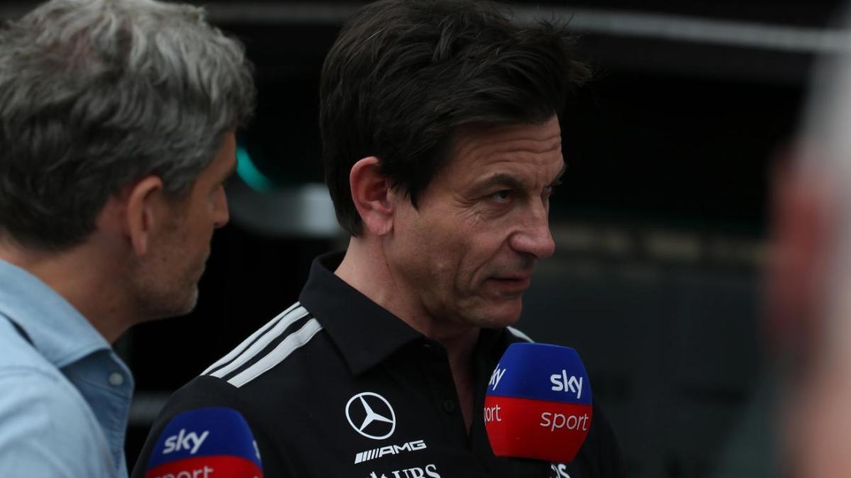 F1 | Mercedes, Wolff: "Problemi col budget cap, 0 aggiornamenti. Swap Kimi-Russell..."