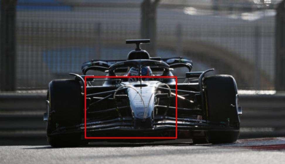 Mercedes e l’ala mobile anteriore con tubi idraulici a vista: Ferrari è avanti