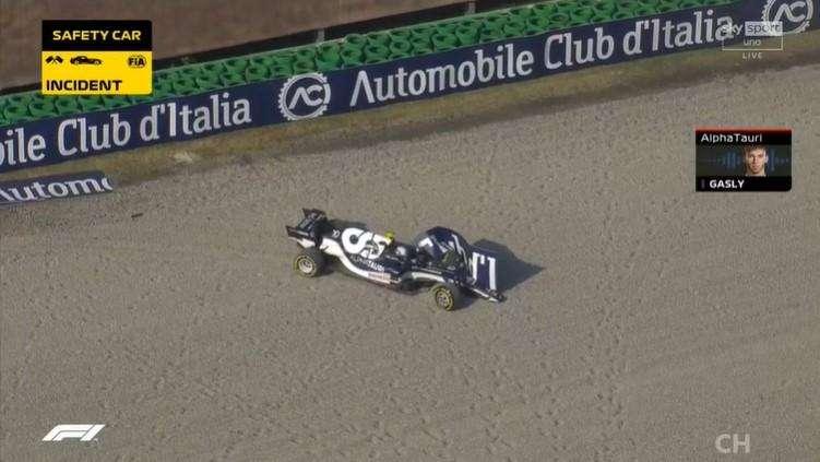 Formula 1 | Monza, caos nella partenza sprint: Hamilton pessimo, Gasly a muro