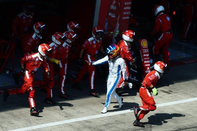 F1 | Sainz nel box Ferrari: lo scatto che sta facendo il giro del web