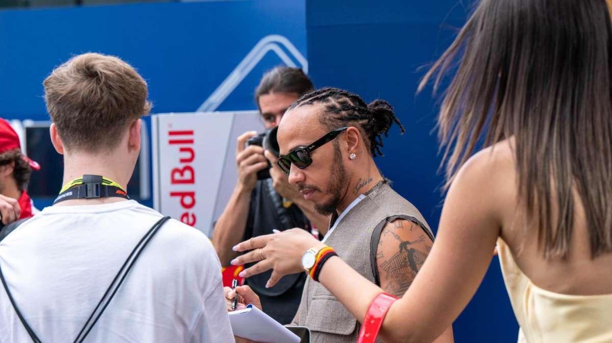 F1, contratto Hamilton Ferrari fino al 2027 con opzione 2028