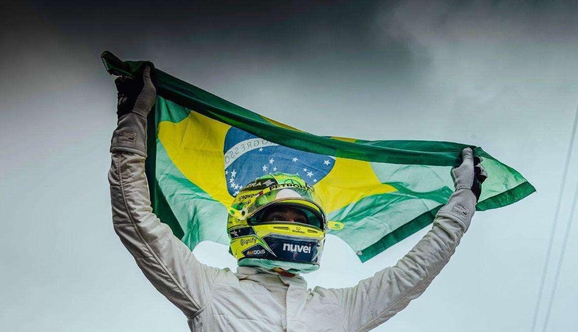 F1 | Hamilton come Senna in Brasile: le foto iconiche del giro in McLaren