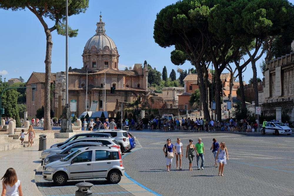 Roma | Parcheggi auto sempre più impossibili: le librerie, no pit come in F1