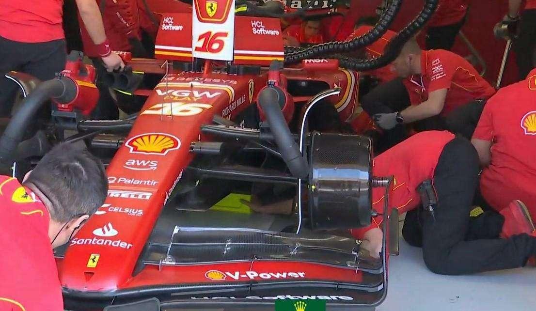 F1 | Bahrain Day-2, altro tombino killer: danni alla Ferrari di Leclerc