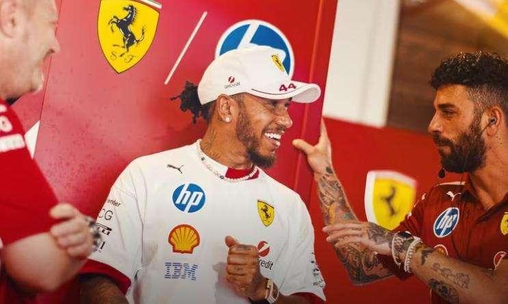 F1 | Ferrari, Hamilton innamorato di Maranello (e della pizza): “Ne abuso! Anche a tarda sera...”