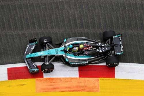 F1 | Mercedes, Hamilton sarcastico via radio: la vettura non va