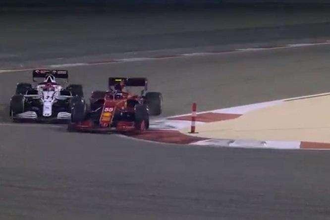 Formula 1 / Contatto Alfa Romeo-Ferrari, Raikkonen: "Immagino Sainz inca**ato"