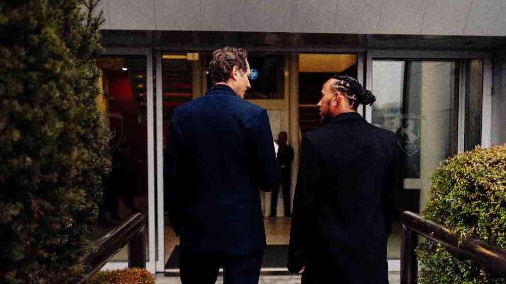 F1 | Ferrari, Hamilton e l'accoglienza di Gazzetta: "Sir Lewis si fa bello per Maranello"