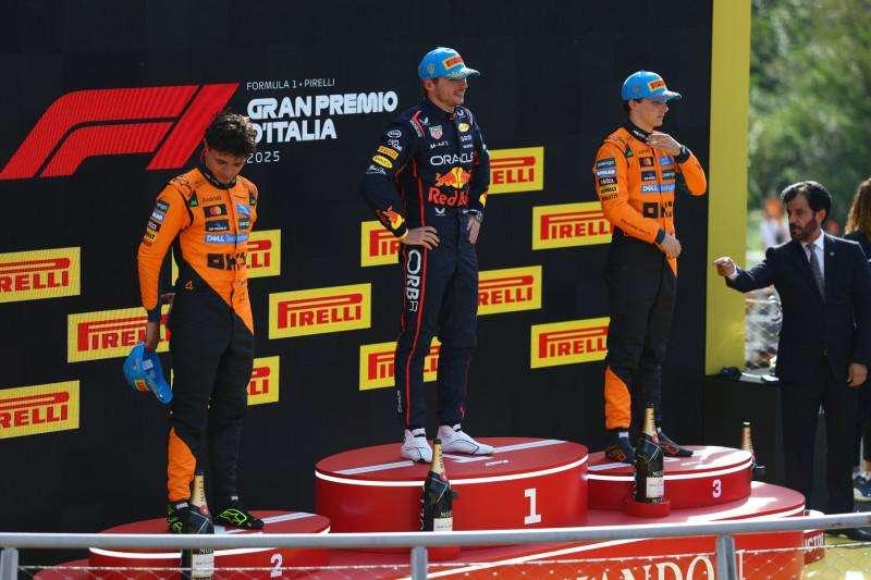 Norris Verstappen e Leclerc in conferenza ad Abu Dhabi: insieme!