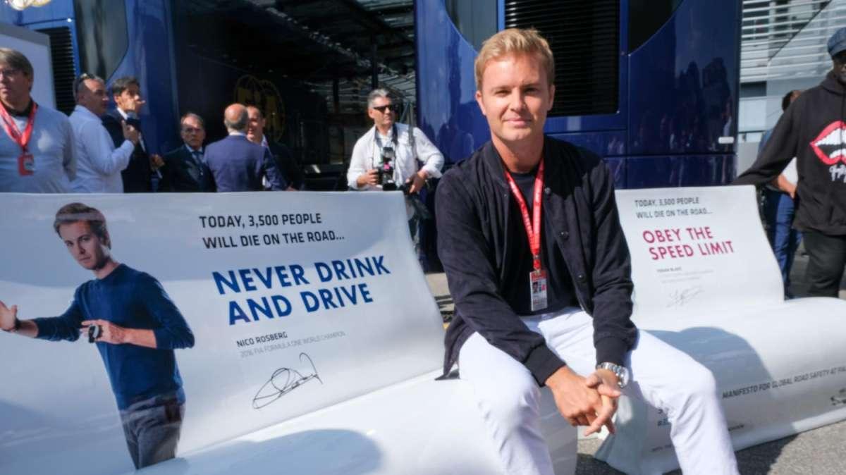 F1 | Ferrari, Rosberg esalta Hamilton: nuovo slancio rosso
