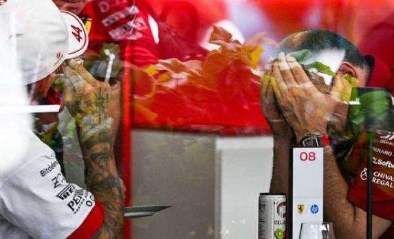 F1 | Ferrari, Hamilton-Vasseur beccati nel paddock: i tifosi allarmati dalle facce