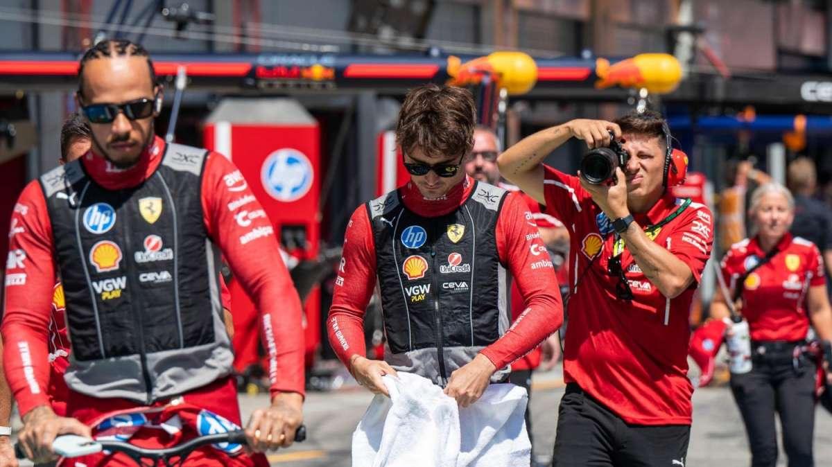 F1 Formula 1 | Ferrari, Elkann critica, i piloti rispondono: la posizione di Lewis e Charles 