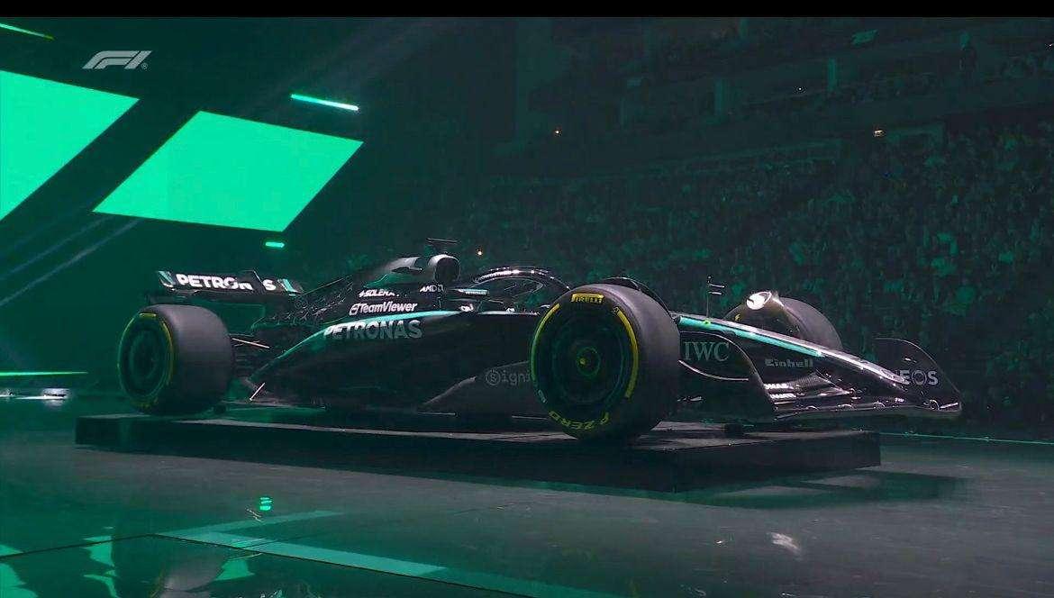 F1 | Mercedes si mostra per il 2025: Russell leader e Antonelli emozionato